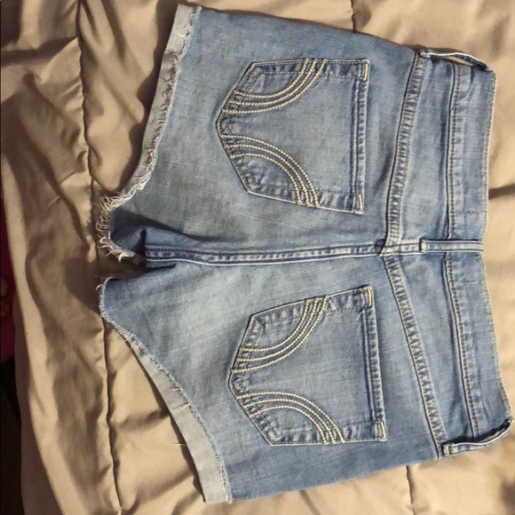 Hollister jean shorts - Picture 2 of 3